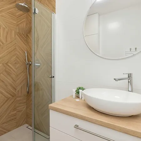 公寓 Cosy In With Garden And Parking By Renters *