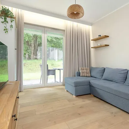 公寓 Cosy In With Garden And Parking By Renters